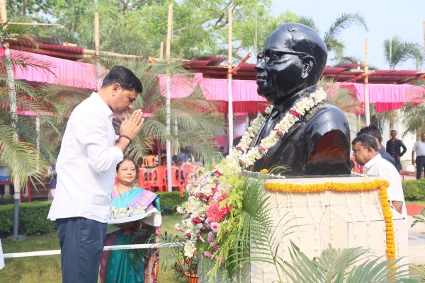 আম্বেদকর জন্মজয়ন্তী পালিত আম্বেদকর জন্মজয়ন্তী পালিত