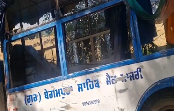 ফতেগড় সাহিবে বাস উল্টে মৃত ফতেগড় সাহিবে বাস উল্টে মৃত