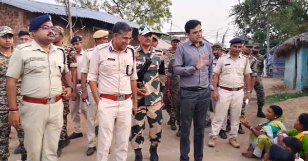 বীরভূমের জেলাশাসক ধবল জৈন পরিদর্শনে