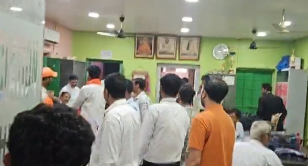 ভোট প্রচারে বার অ্যাসোসিয়েশনের হেমন্ত বাগ