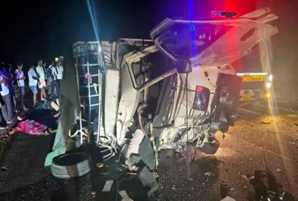 কুরনুলে জাতীয় সড়কে ট্রাক ও লরির মুখোমুখি সংঘর্ষে হত ৮ , শোকপ্রকাশ মুখ্যমন্ত্রীর