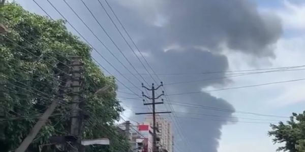 গাজিয়াবাদের ইন্দিরাপুরমে ভয়াবহ আগুন, ধোঁয়ায় ঢাকল এলাকা