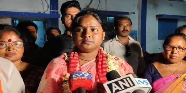 হিঙ্গলগঞ্জে বিজেপি কর্মীদের হুমকির অভিযোগ, থানায় প্রার্থী রেখা পাত্র