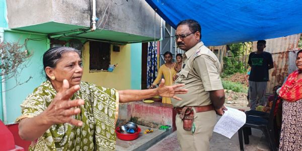 সম্মোহনের ফাঁদে বৃদ্ধার সোনার বালা লুট, শান্তিপুরে ভুয়ো সরকারি কর্মীর দাপট