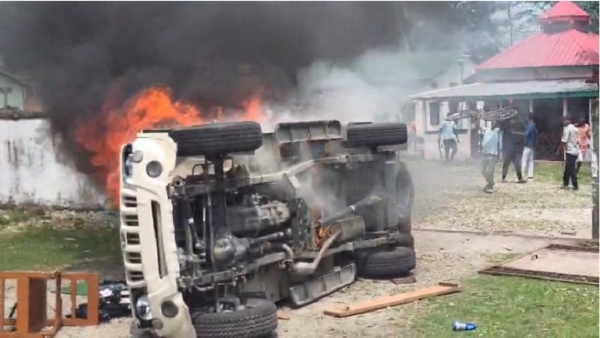 বনবিভাগের গাড়িতে অগ্নিসংযোগ