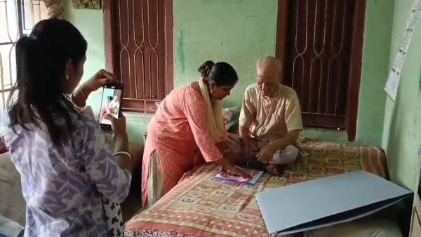 বয়স্ক ও বিশেষভাবে সক্ষম ভোট