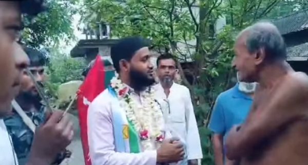 পায়ে হেঁটে প্রচারে সাদ্দাম হোসেন