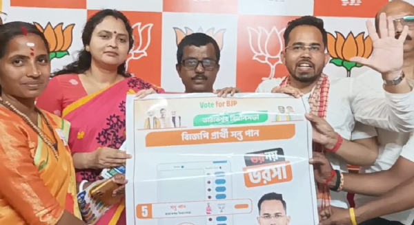 ইশতেহার প্রকাশ করছেন সন্তু পাল