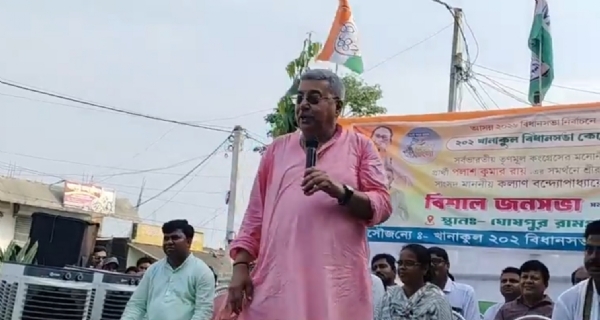 জনসভায় বক্তব্য রাখছেন কল্যাণ ব্যানার্জি