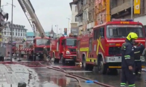 শ্রীনগরের একটি হোটেলে আগুন-আতঙ্ক! নিয়ন্ত্রণে আনল দমকল