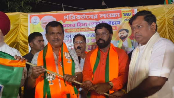 ভোটের পাঁচদিন আগে,   দুর্গাপুরে সদলবলে তৃণমূলের প্রাক্তন বিধায়ক বিজেপিতে যোগদান