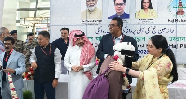 (লিড) ভারত থেকে হজ উড়ান শুরু, দিল্লি ও শ্রীনগর থেকে প্রথম দফায় রওনা হজযাত্রীরা