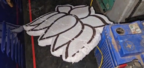 দলীয় প্রতিকসহ বিজেপির ভাঙ্গা ট্যাবলো