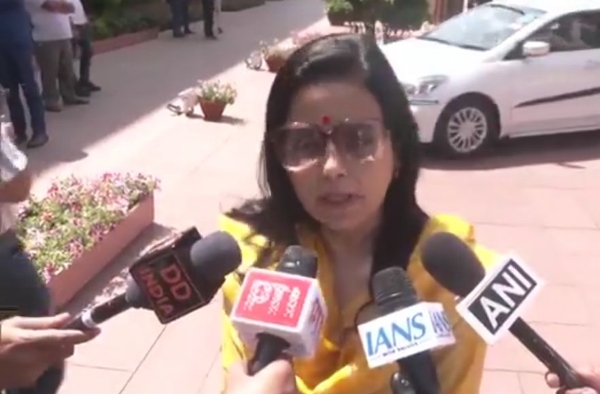 মহুয়া মৈত্র