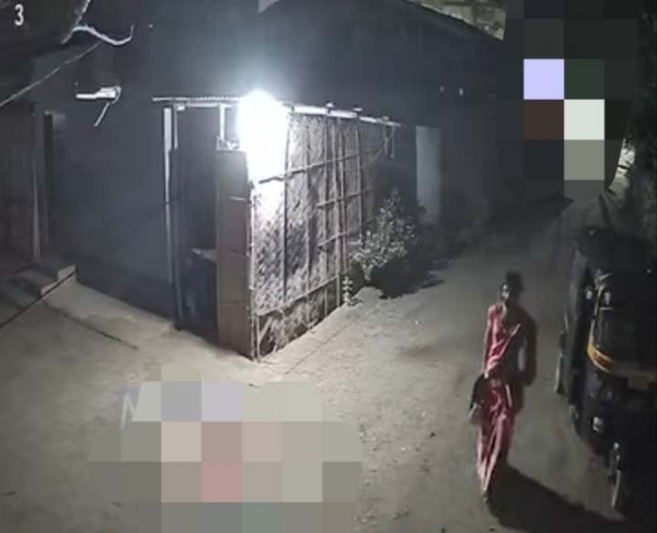 সিসিটিভি ক্যামেরার ফুটেজে মহিলার বেশে এক চোর