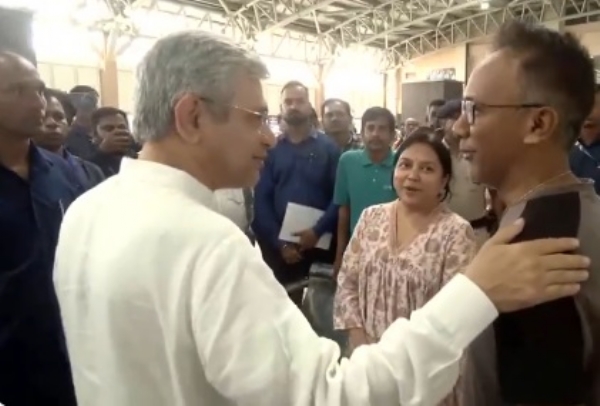 ভুবনেশ্বর স্টেশনের পুনর্নির্মাণ কাজ পরিদর্শন বৈষ্ণবের