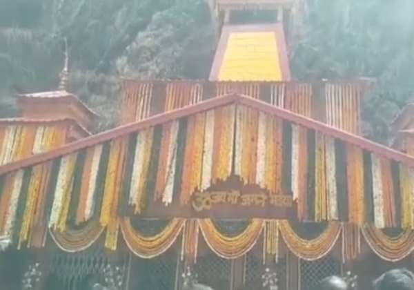 পুণ্যার্থীদের জন্য খুলে গেল গঙ্গোত্রী ও যমুনোত্রী মন্দির, চারধাম যাত্রাও শুরু