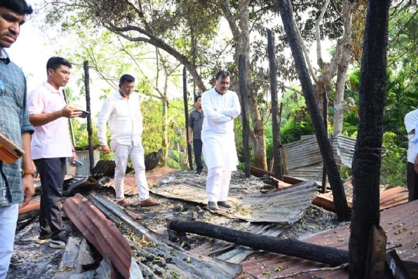 সন্ত্রাস কবলিত এলাকায় অর্থমন্ত্রী