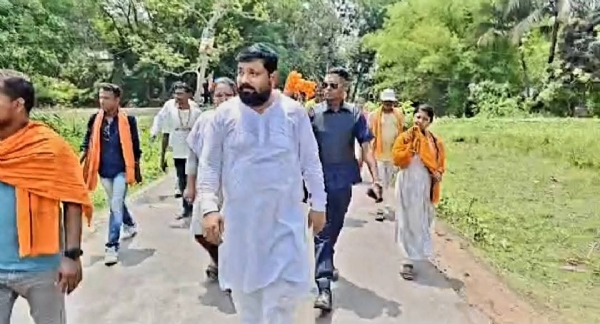 প্রচারে পুরসুড়ার বিজেপি প্রার্থী বিমান ঘোষ