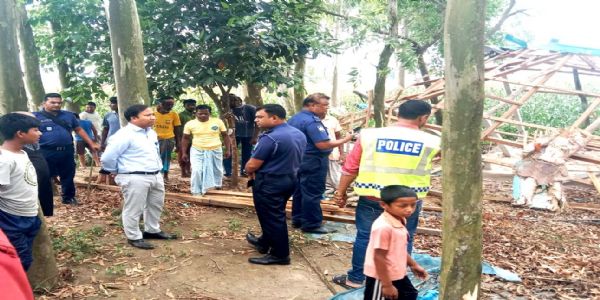 বাংলাদেশ : বীরগঞ্জে বাড়িঘরে আগুন, শ্মশান কালীমন্দির ও মূর্তি ভাঙচুর, তিরবিদ্ধ দুই, মোতায়েন পুলিশ