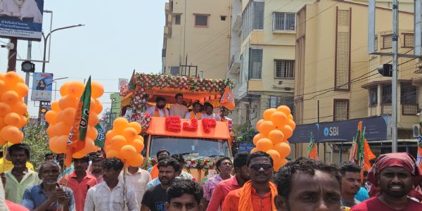 আরামবাগে বিজেপির শক্তি প্রদর্শন, চার প্রার্থীর মনোনয়ন ঘিরে উত্তাপ