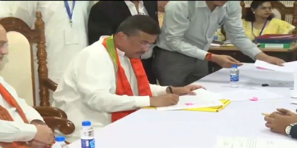 ( রাউন্ড আপ) ভবানীপুরে শুভেন্দুর মনোনয়ন : শাহের উপস্থিতিতে উত্তাল হাজরা, তৃণমূল-বিজেপি সংঘর্ষে রণক্ষেত্র কালীঘাট