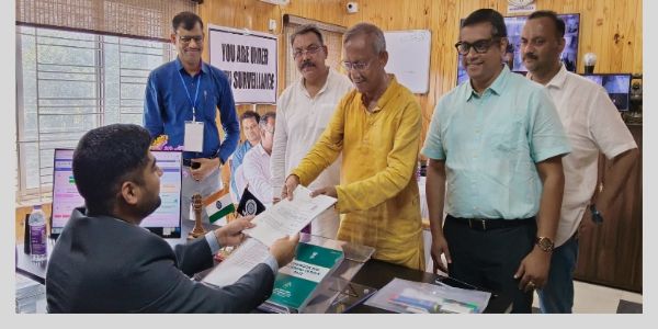 শিলিগুড়িতে মনোনয়নপত্র দাখিল করলেন তৃণমূল প্রার্থী গৌতম দেব