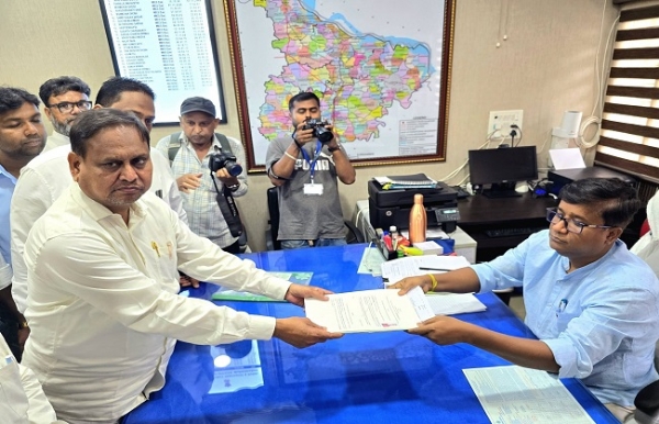 দুই কেন্দ্রে মনোনয়ন জমা হুমায়ুন কবীরের