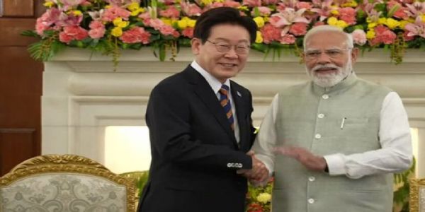 হায়দরাবাদ হাউসে মোদী ও লি-র মধ্যে বৈঠক, চারাগাছ রোপণ দুই রাষ্ট্র প্রধানের