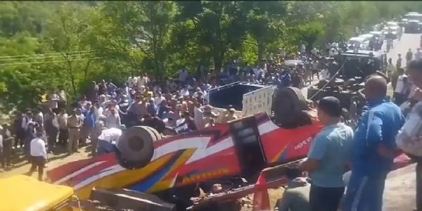 (আপডেট) জম্মু ও কাশ্মীরের উধমপুরে খাদে পড়ল বাস; মৃত ১৫, আহত ২০ জন