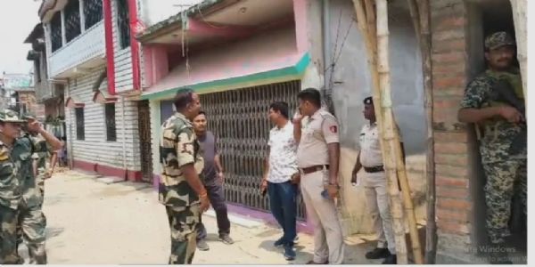 (আপডেট) ফরাক্কায় কংগ্রেস কর্মীর বাড়ির ছাদে বোমা বিস্ফোরণ, উড়ল ছাদের অংশ