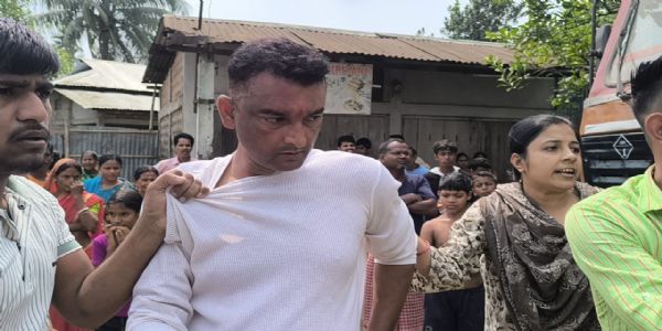 অন্যের স্ত্রীকে নিয়ে পালাতে গিয়ে গণধোলাই