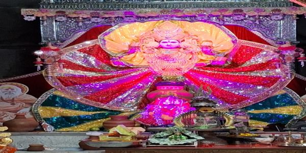 অক্ষয় তৃতীয়া উপলক্ষে কোন্নগরের রাজেশ্বরী সেবা মঠে বিশেষ পূজা ও বস্ত্র বিতরণ