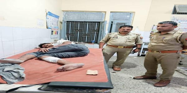 মোবাইল ছিনতাই করে পালানোর সময় পুলিশের সঙ্গে সংঘর্ষে গুলিবিদ্ধ এক, গ্রেফতার ৩