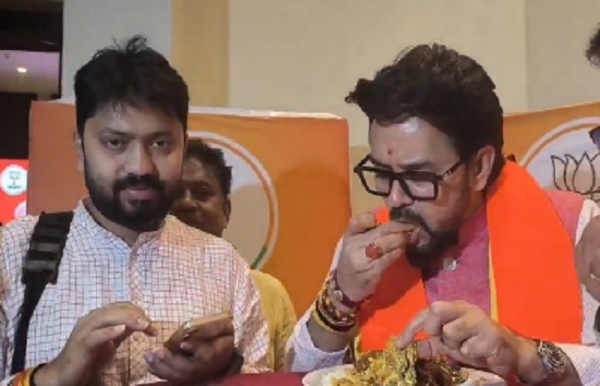 রাজ্যে এসে মাছ-ভাতে মধ্যাহ্নভোজন অনুরাগ ঠাকুরের