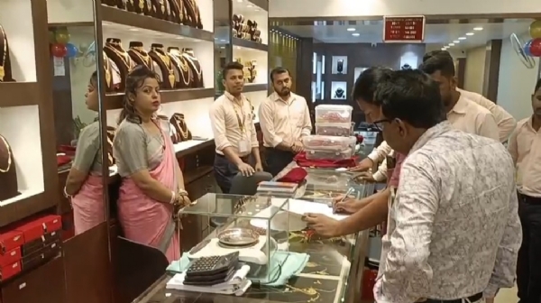 গহনার দোকানে অভিযান