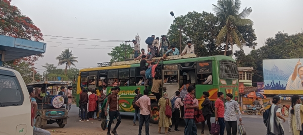 ভোটের কারণে গণপরিবহন সংকট, আসানসোল–দুর্গাপুর রুটে চরম ভোগান্তি