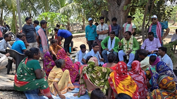 ভোট প্রচারে নির্মল মাঝি