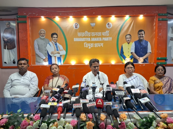 সাংবাদিক সম্মেলনে মুখ্যমন্ত্রী