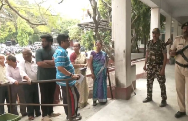 প্রথম দফায় পশ্চিমবঙ্গে ভোট শুরু, ভাগ্যপরীক্ষা ১,৪৭৮ জন প্রার্থীর