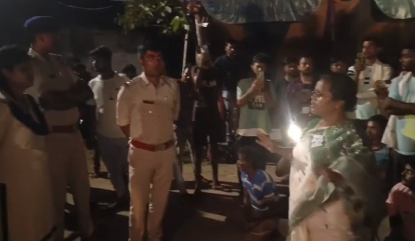 হুগলি মেদিনীপুর বর্ডারে নাকা চেকিংয়ে আরামবাগ সংাংসদ