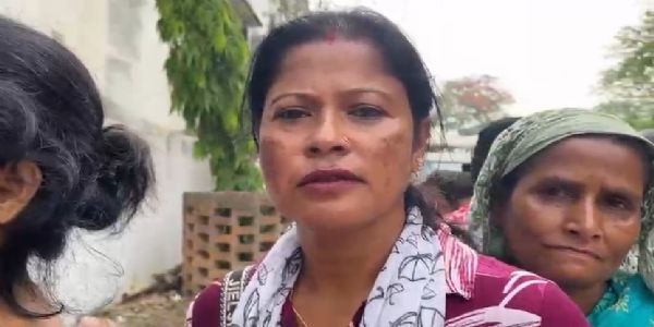 মোথাবাড়িতে ইভিএম বিকল ঘিরে উত্তেজনা, সেক্টর অফিসারকে ঘিরে বিক্ষোভ