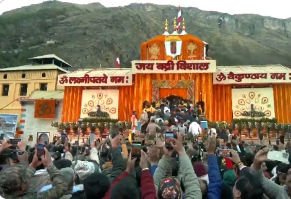 খুলে গেল বদ্রীনাথ মন্দিরও, চারধাম যাত্রা পুরোদমে শুরু