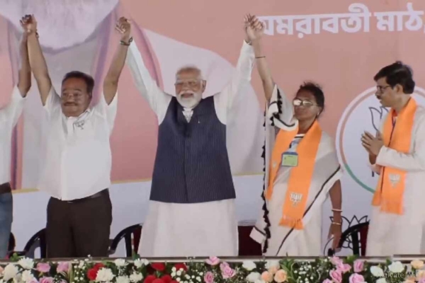 পানিহাটির সভায় মোদী