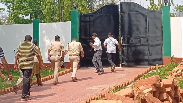 ডিএফও-র বাড়িতে তল্লাশি