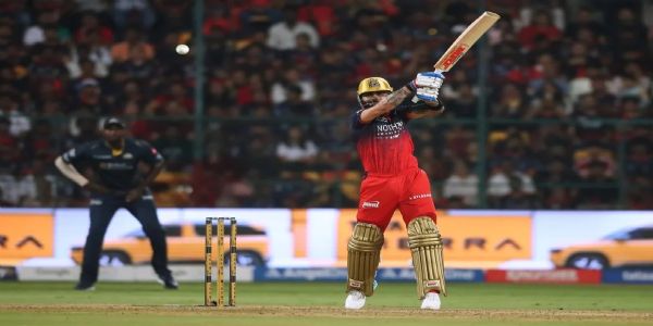 গুজরাটকে হারিয়ে জয়ে ফিরল ‘কিং’ কোহলির আরসিবি