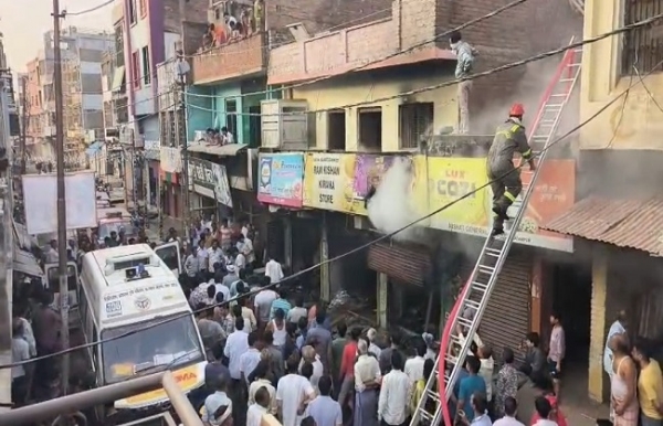 কানপুরে তিনটি দোকানের অগ্নিকান্ডে মৃত এক , বিপুল পরিমান টাকার ক্ষতি