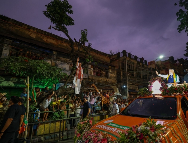 কলকাতায় ব্যতিক্রমী রোড-শো, সমাজ মাধ্যমে বার্তা প্রধানমন্ত্রীর