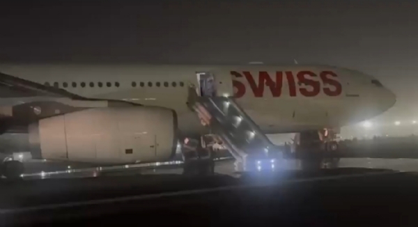 দিল্লি বিমানবন্দরে উড়ানে ধোঁয়া, জখম ৬