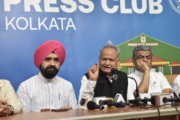 প্রেস ক্লাব কলকাতায় মিট দ্য প্রেস অনুষ্ঠানে